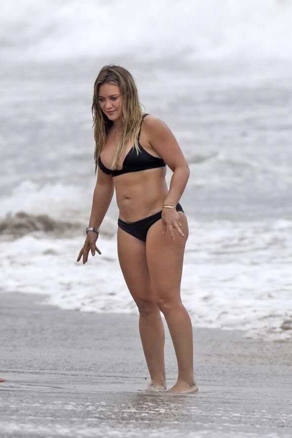 Hilary Duff sexy fuckable legs