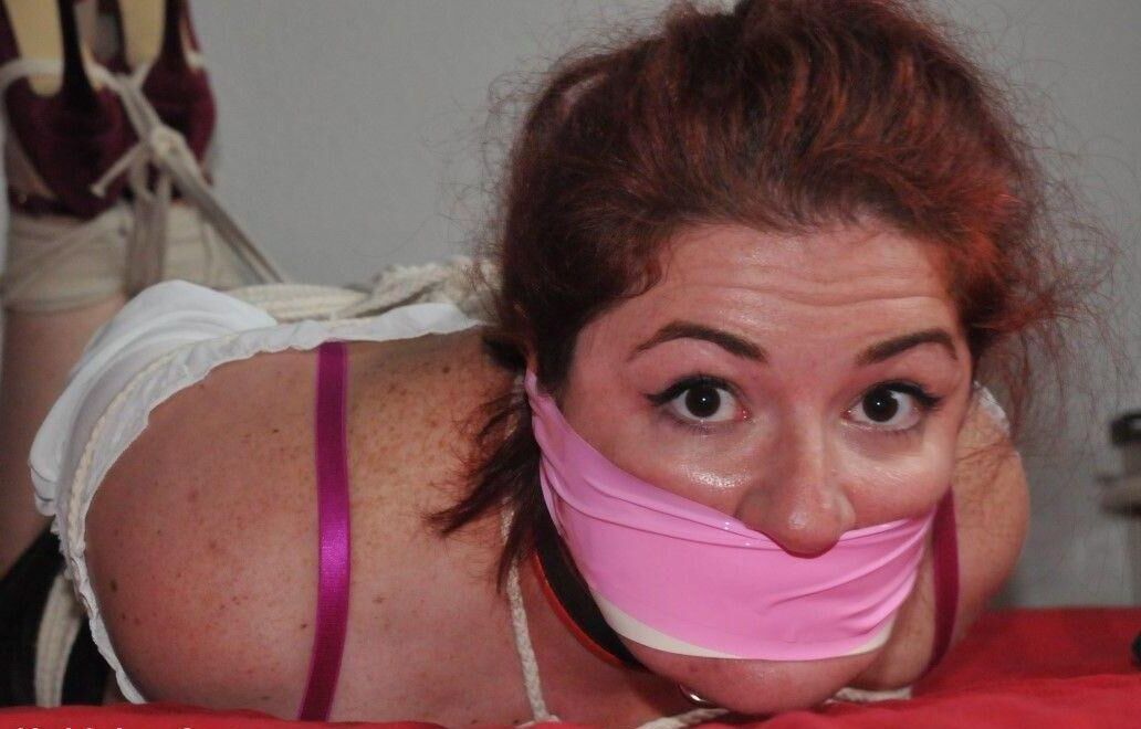 Jeune et Jolie Truie Dodue en Manque d'Education