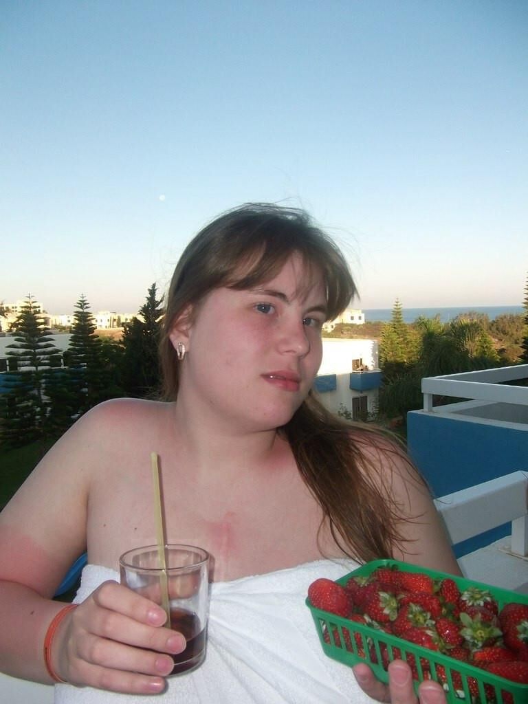 Nn una chica curvilínea tetona está de vacaciones en Turquía
