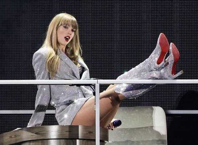 Taylor en botas