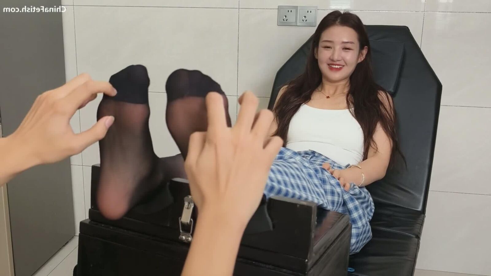 Chinese Girl Tries Not to Laugh!