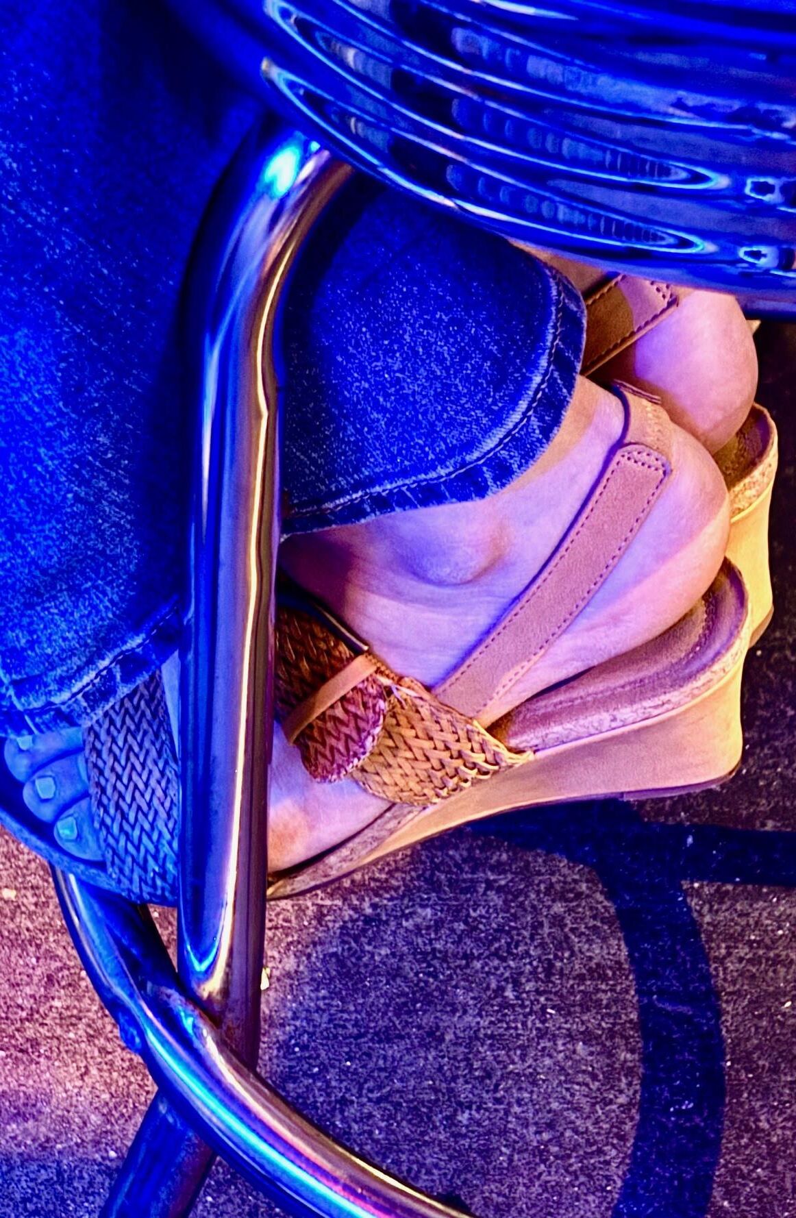 Sra. Renee Yr Old Milf Sexy Feet expuesto en zapatos abiertos