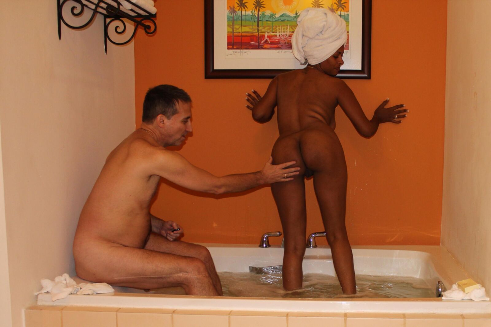Hermosa Milf Femdom de Milf entrega de jacuzzi.