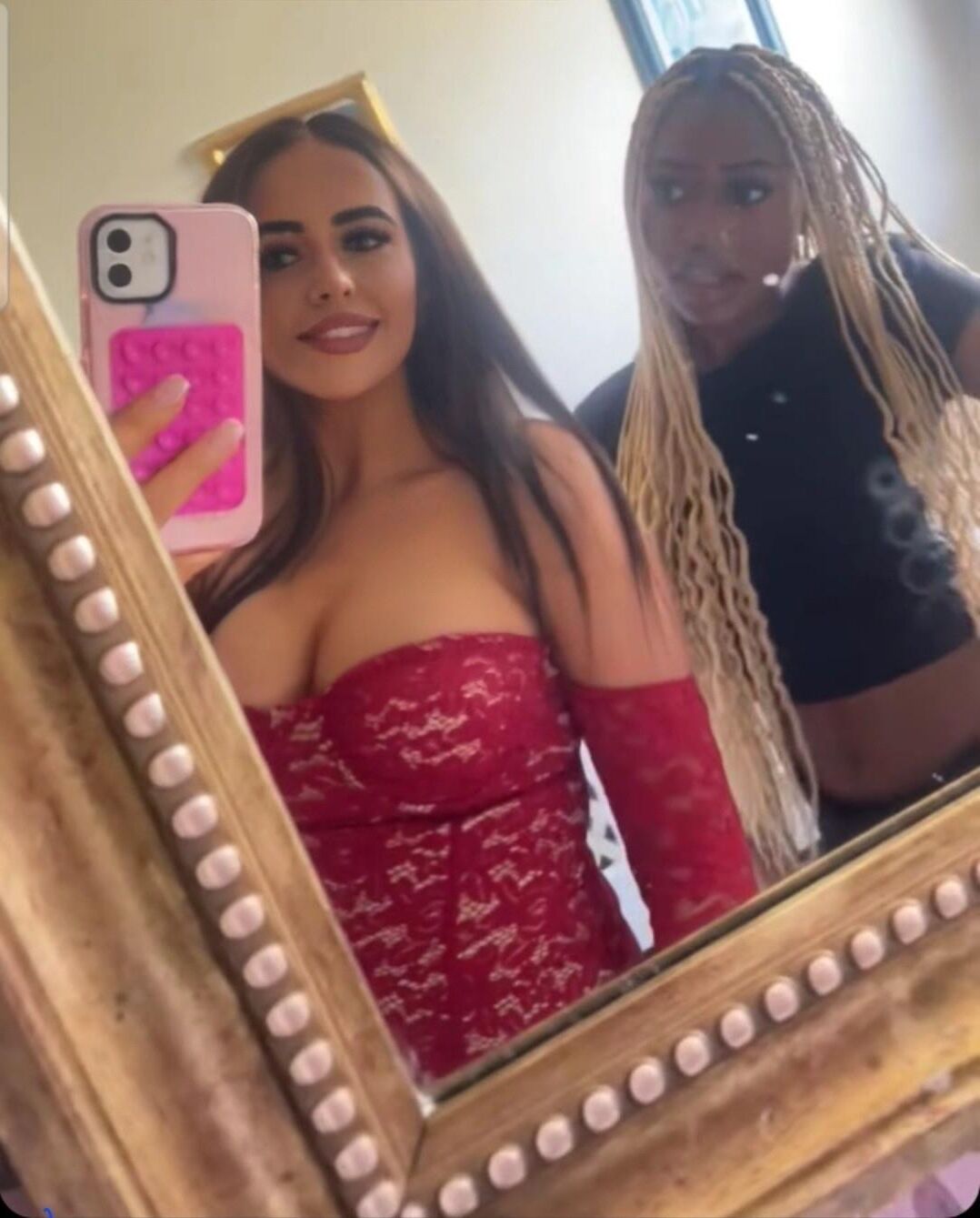 Las muñecas apretadas son solo jerkoff combustible wank