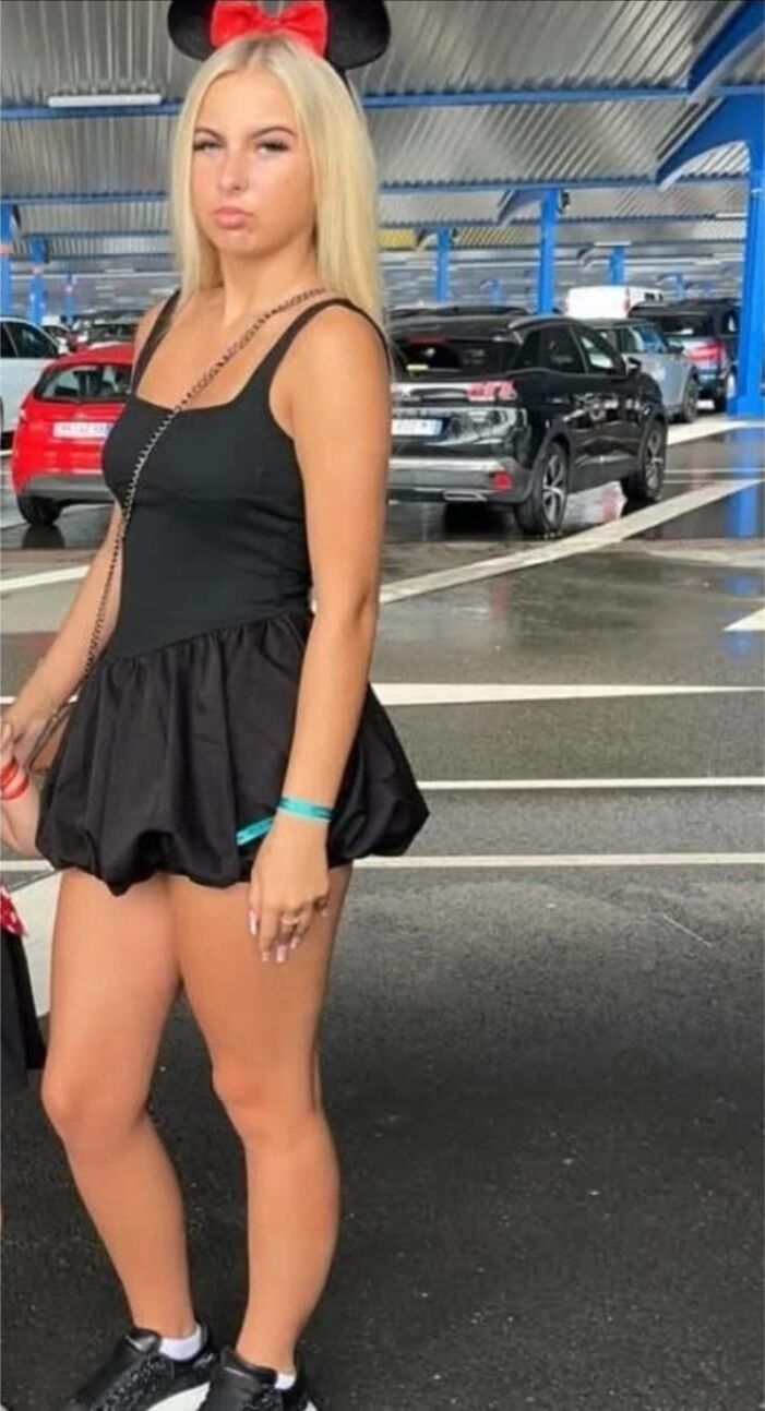 Mi ex hija de GF Abbie, una adolescente de Schoolie, está listo