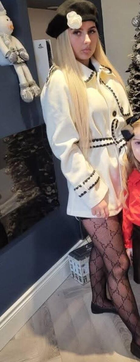 Mi ex hija de GF Abbie, una adolescente de Schoolie, está listo