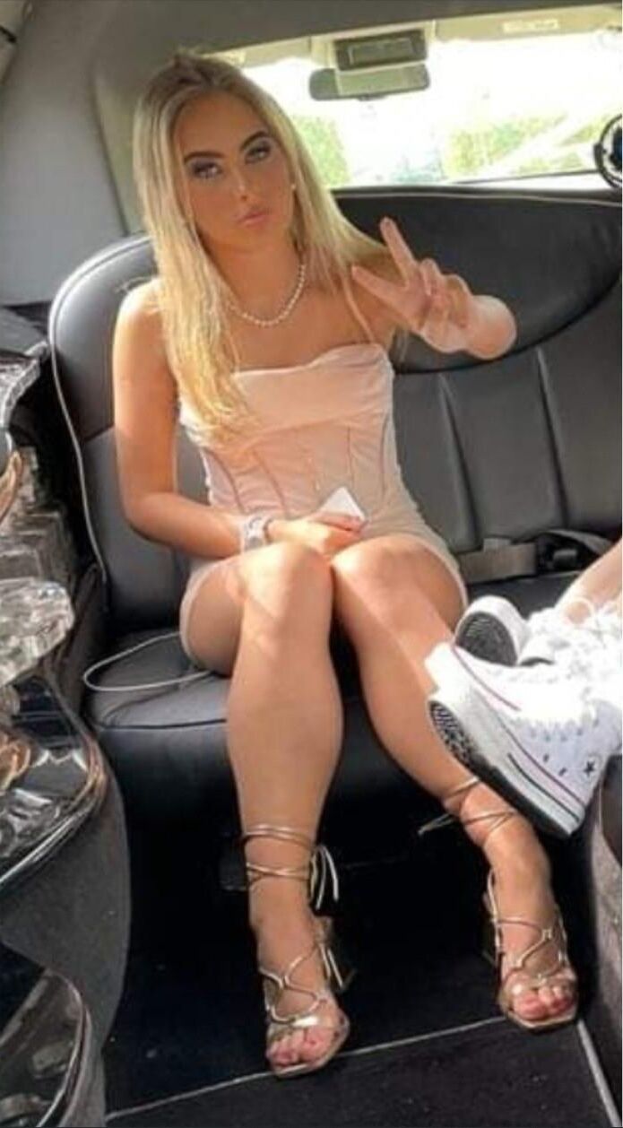 Mi ex hija de GF Abbie, una adolescente de Schoolie, está listo