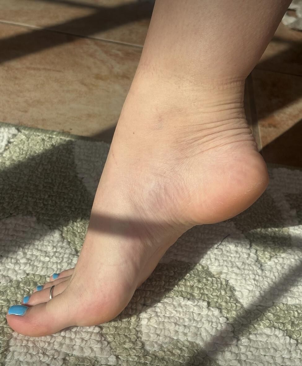 Ash removing socks to show her blue toes and hot soles