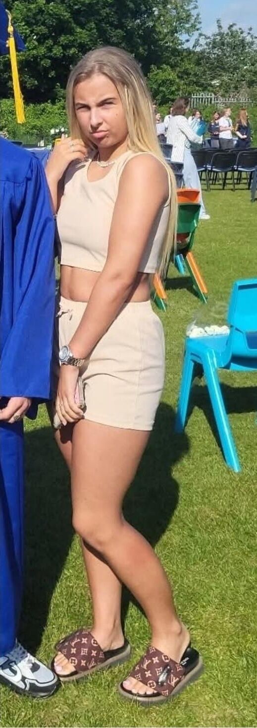 Mi ex hija de GF Abbie, una adolescente de Schoolie, está listo