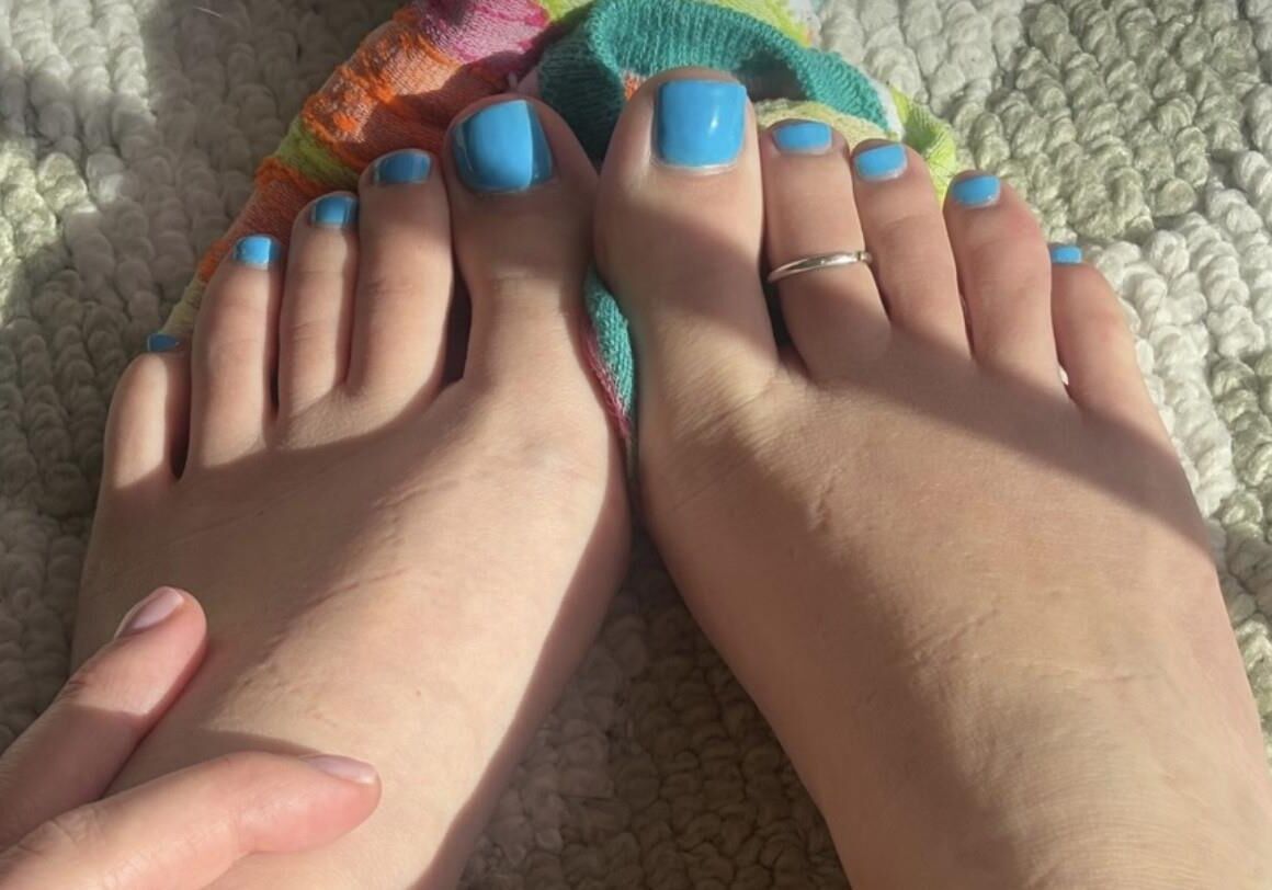 Ash removing socks to show her blue toes and hot soles