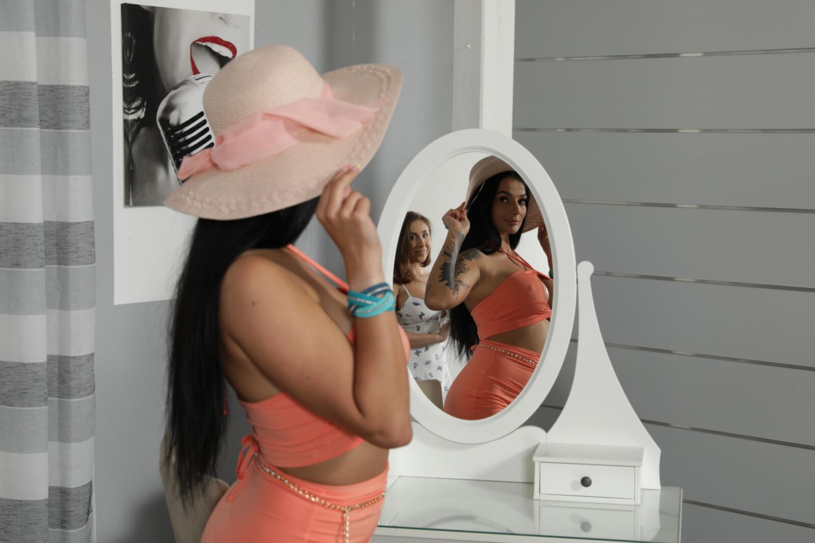 Vipissy Eva Brown e Maddi Black X
