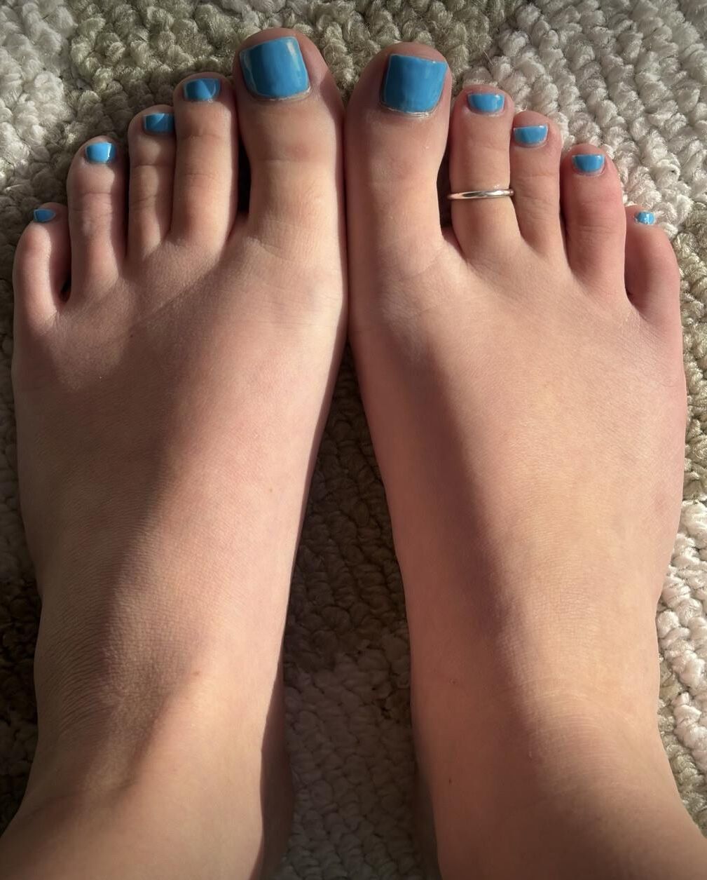 Ash removing socks to show her blue toes and hot soles