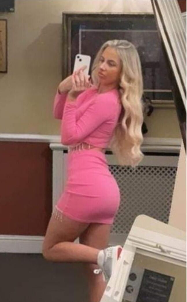 Mi ex hija de GF Abbie, una adolescente de Schoolie, está listo