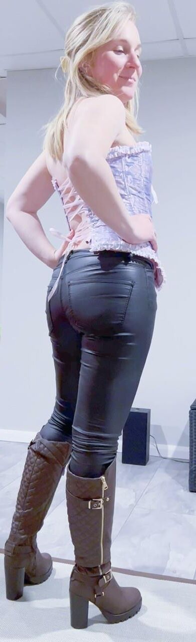 革とラテックスのWebSlut