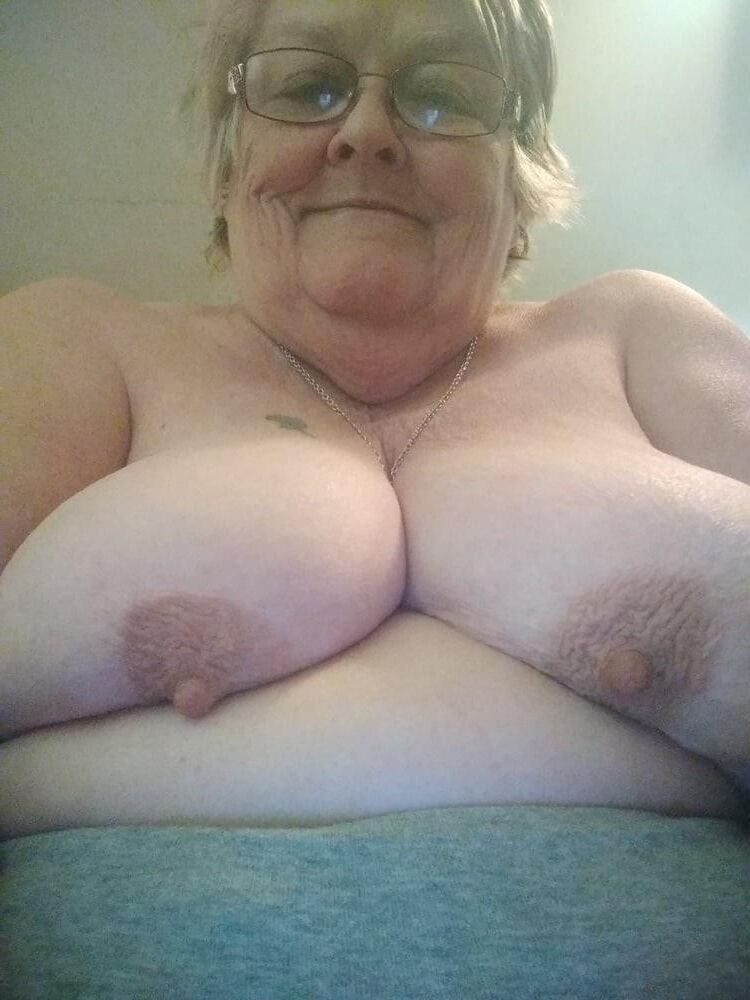 あなたの口の水を作るための乳首...