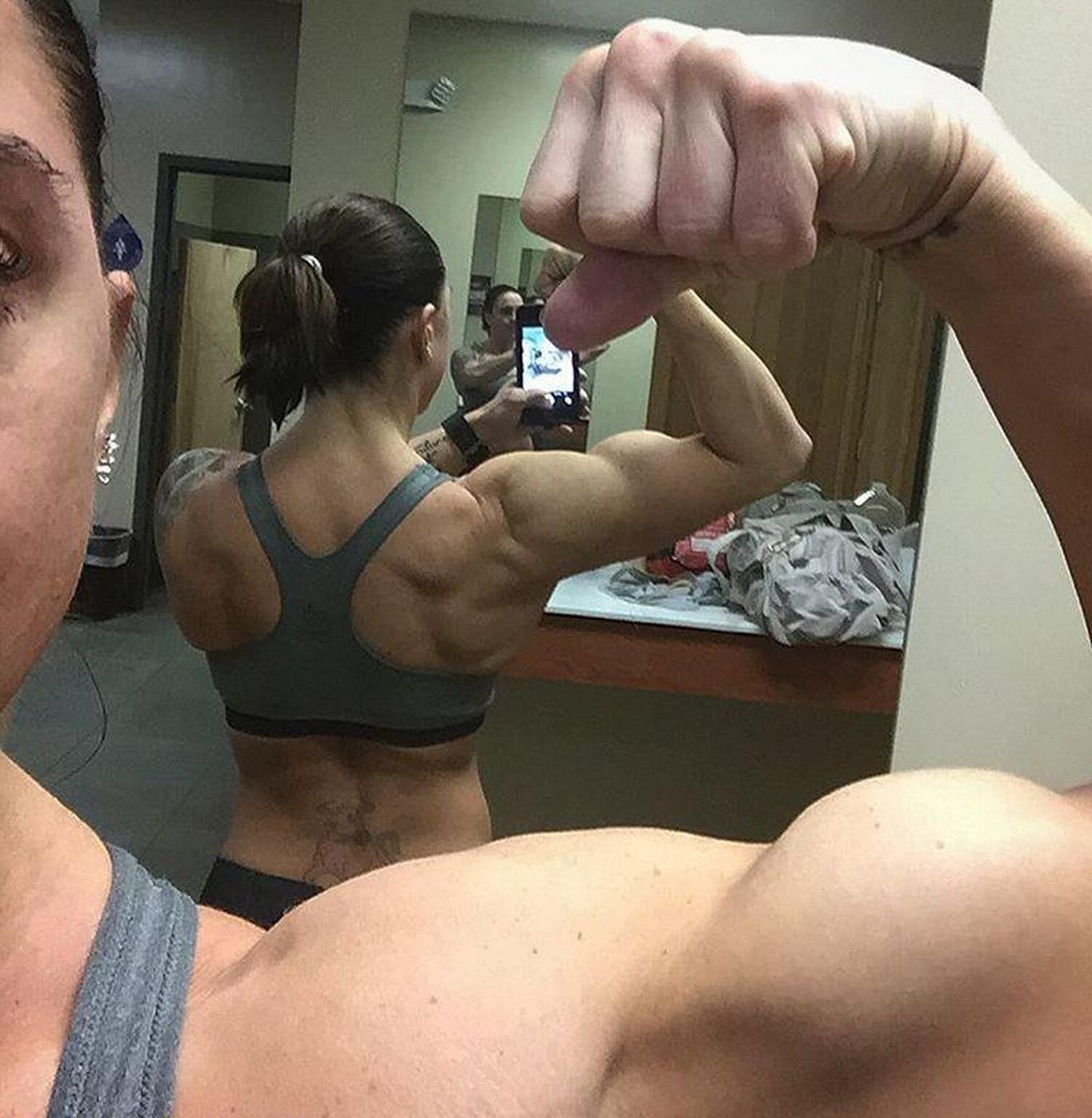 Chicas musculares al azar