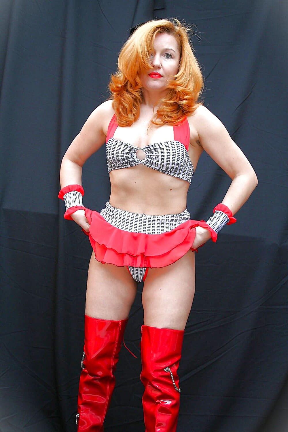 Hooker pelirroja en el trabajo