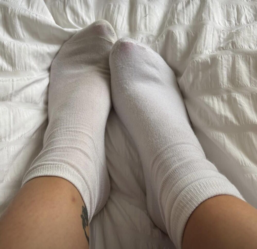Ash removes her white socks to show her beautiful pink toes