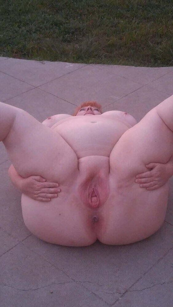 BBW Spreading Pussy 