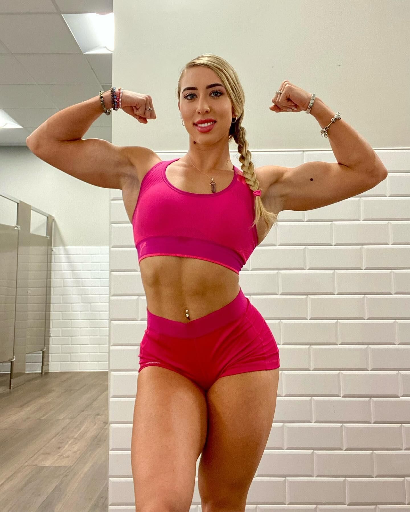Chicas musculares al azar