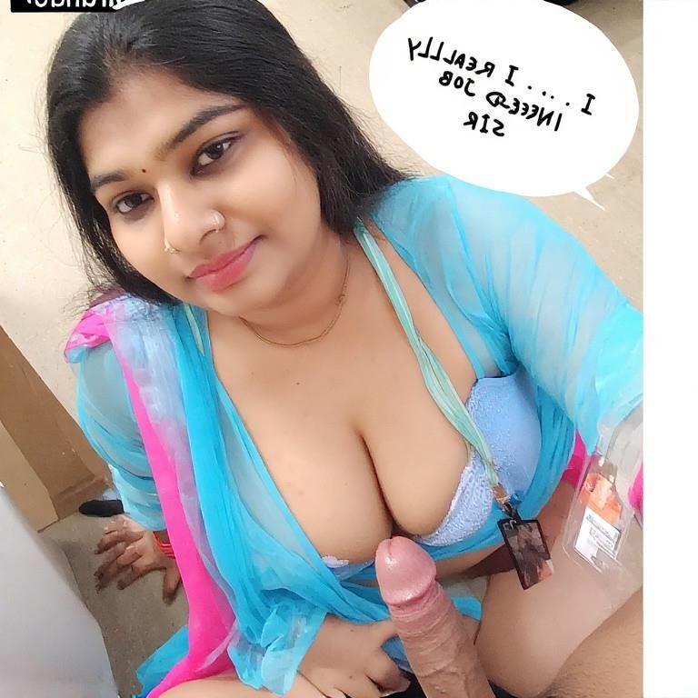 INDIAN DESI SLUT ON HER KNEES KEEPING HER JOB