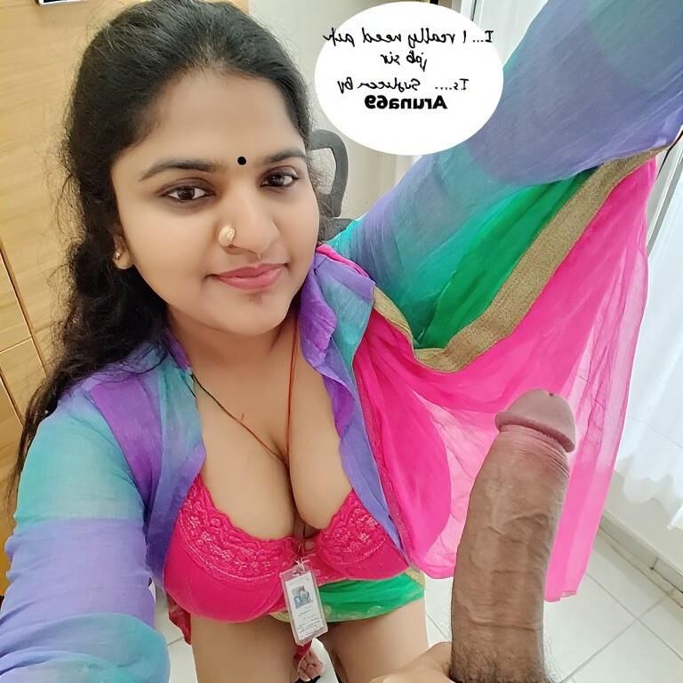 INDIAN DESI SLUT ON HER KNEES KEEPING HER JOB