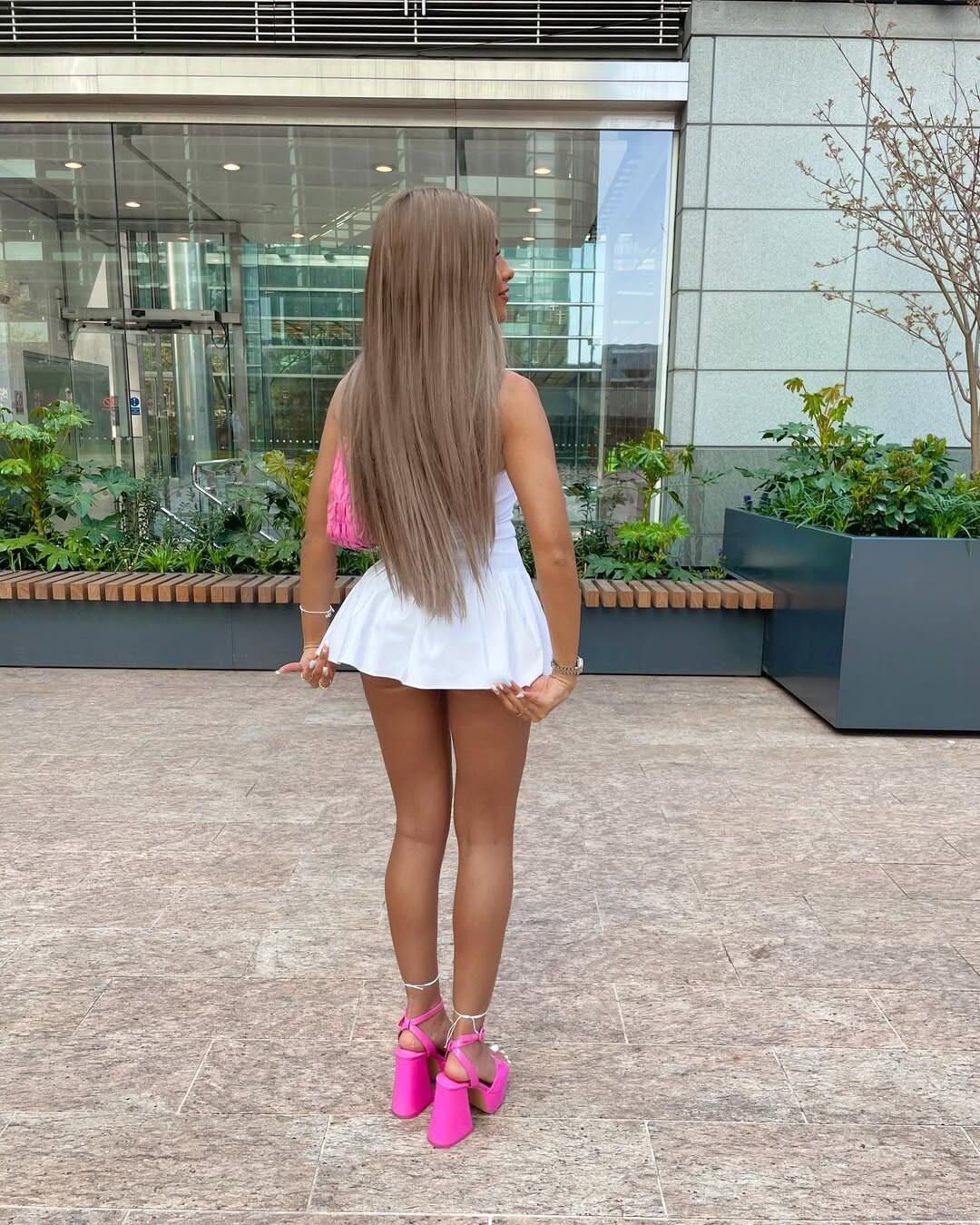 率直なセクシーな足