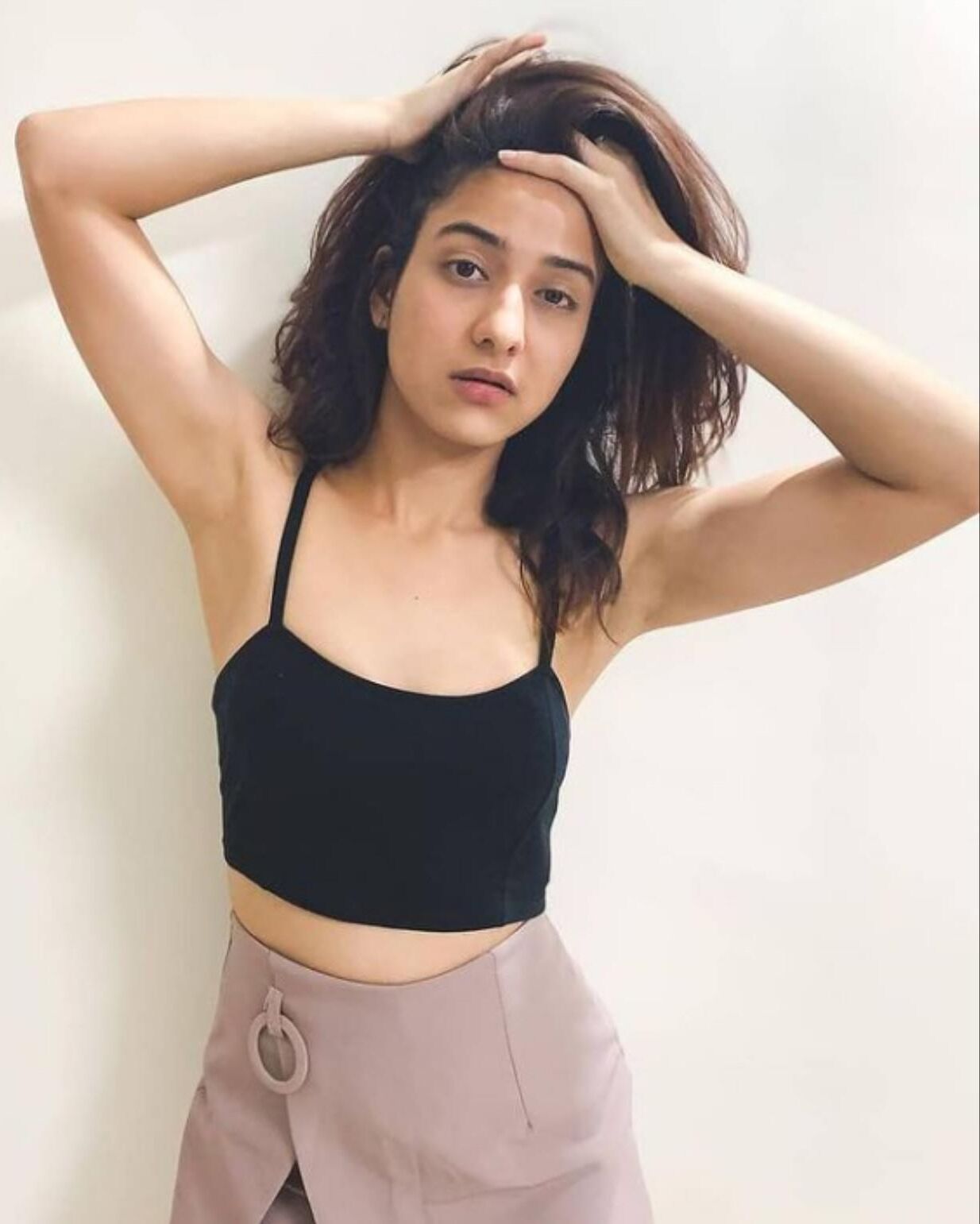 Sexy Girls to Worship and Serve