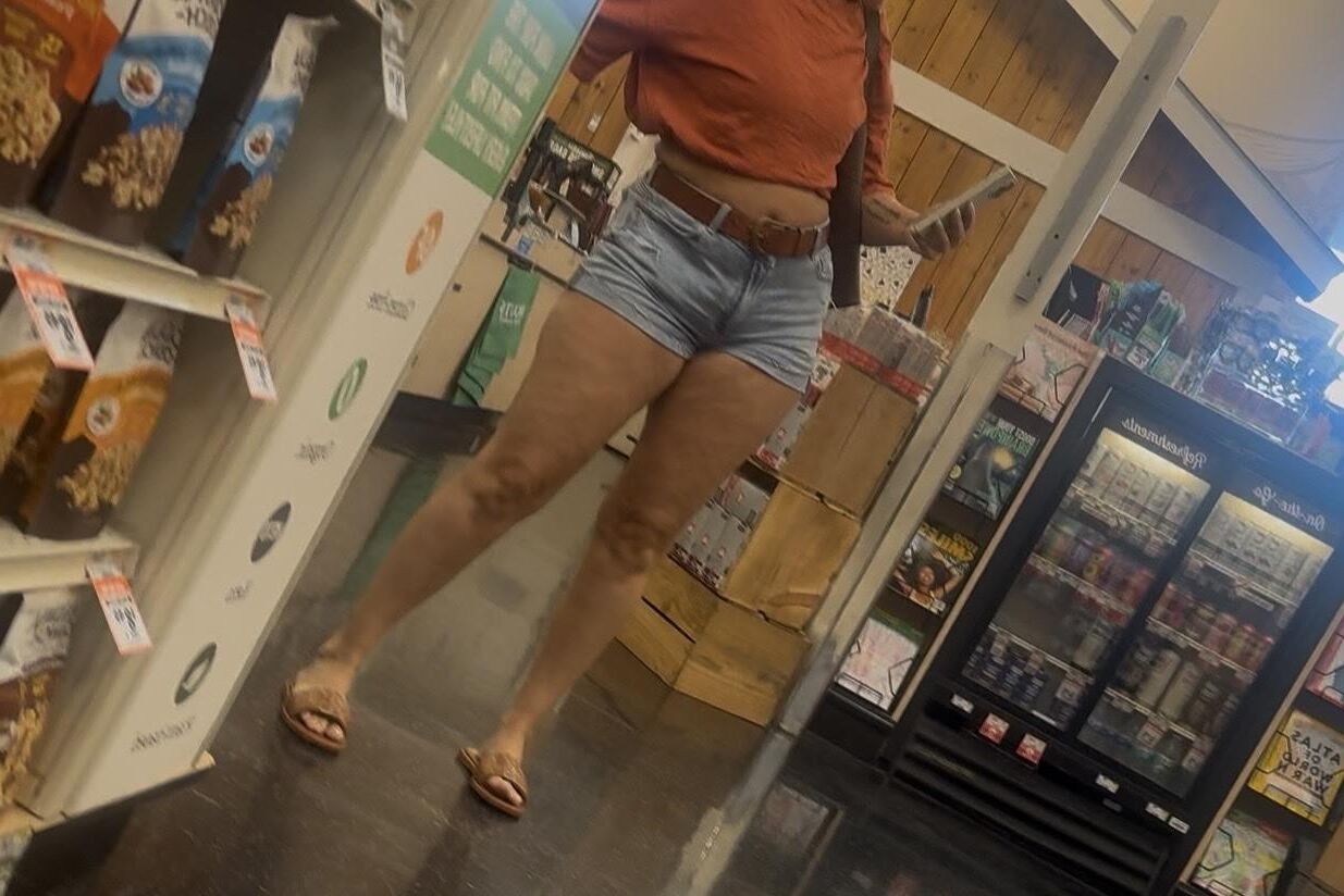Candid Big Ass Babe Cheeks Peeking Jean Shorts
