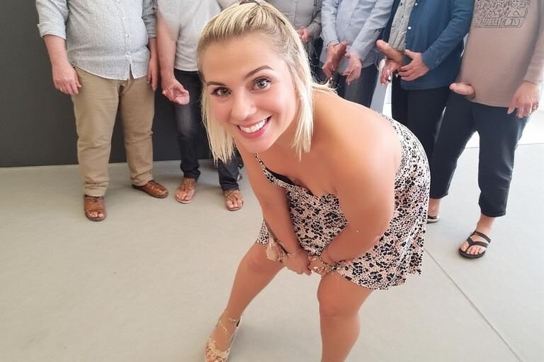 La femme aime quand son mari regarde