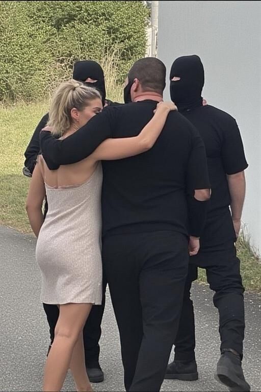 La femme aime quand son mari regarde