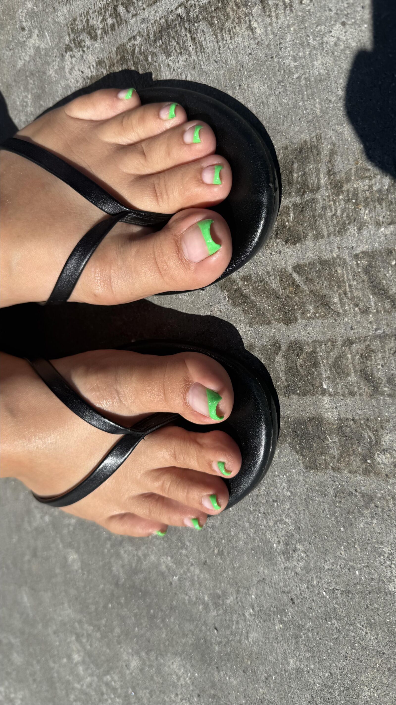 Orteils de français de limegreen n semelles