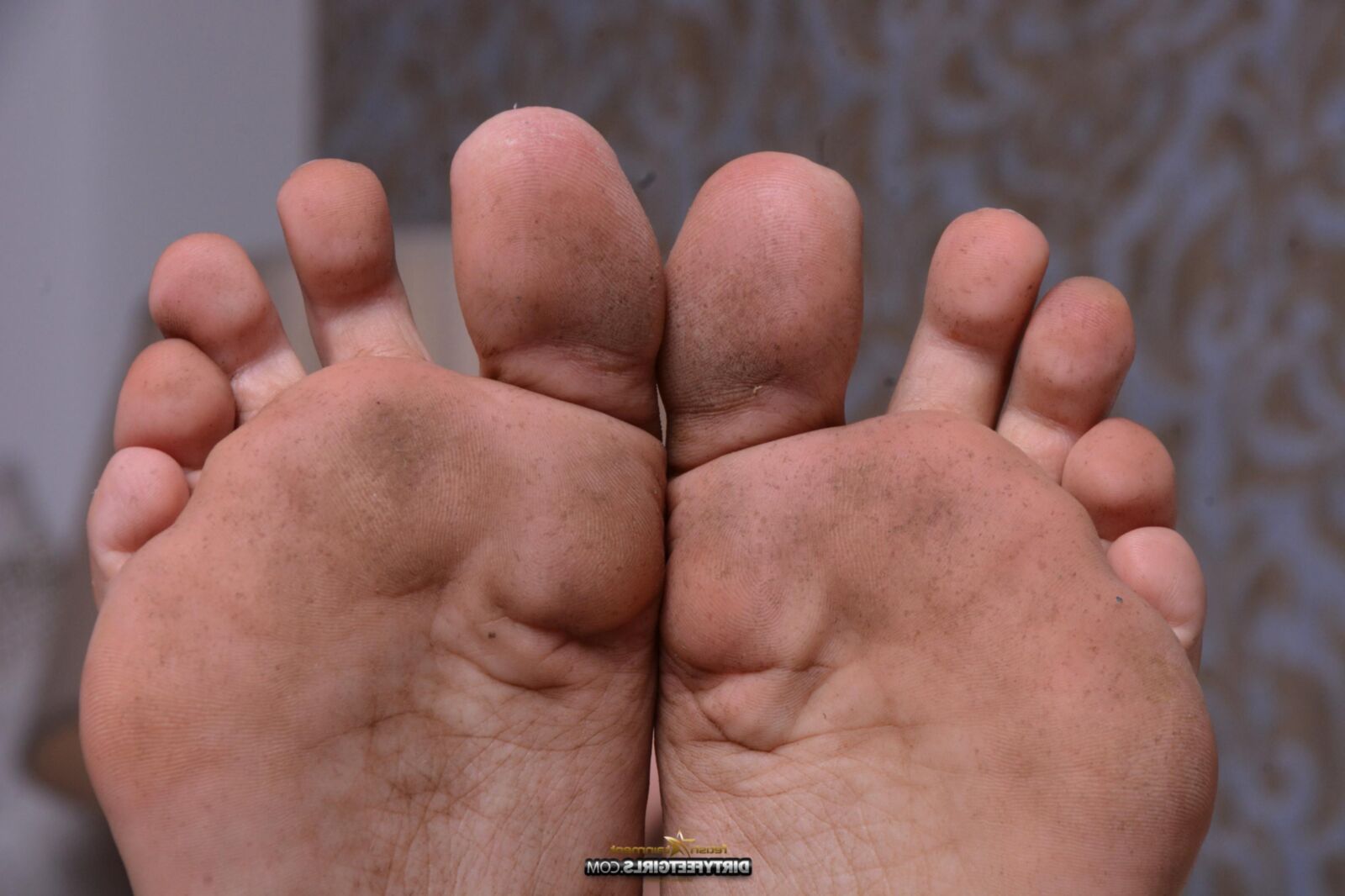 Samantha Dirty Feet Girls