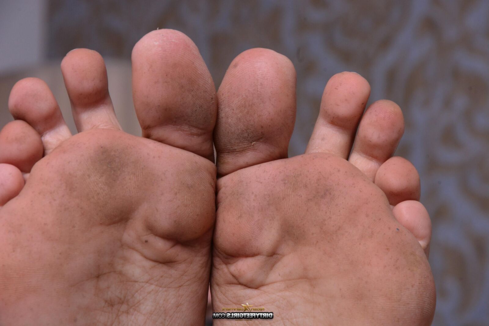 Samantha Dirty Feet Girls