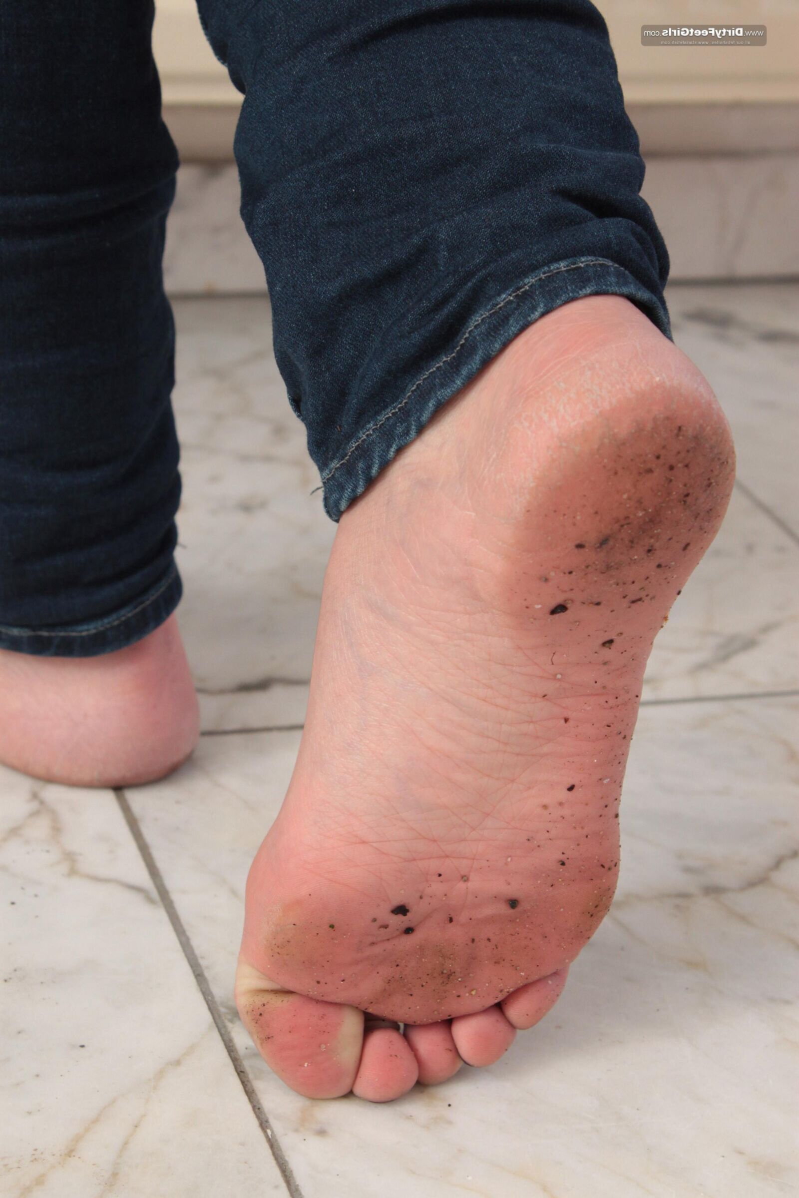 Saskia Dirty Feet Girls